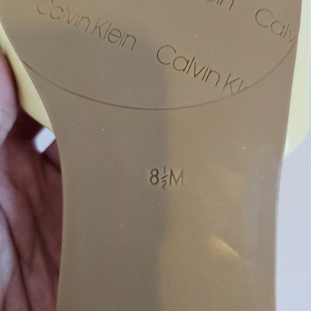New in Box Calvin Klein Butter Yellow Mokio Knotted Flat Slide Sandals - Picture 10 of 11